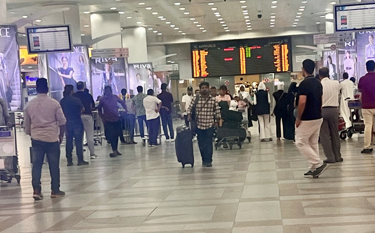 مطار الكويت يعج بأفواج العائدين من العطلة الصيفية
