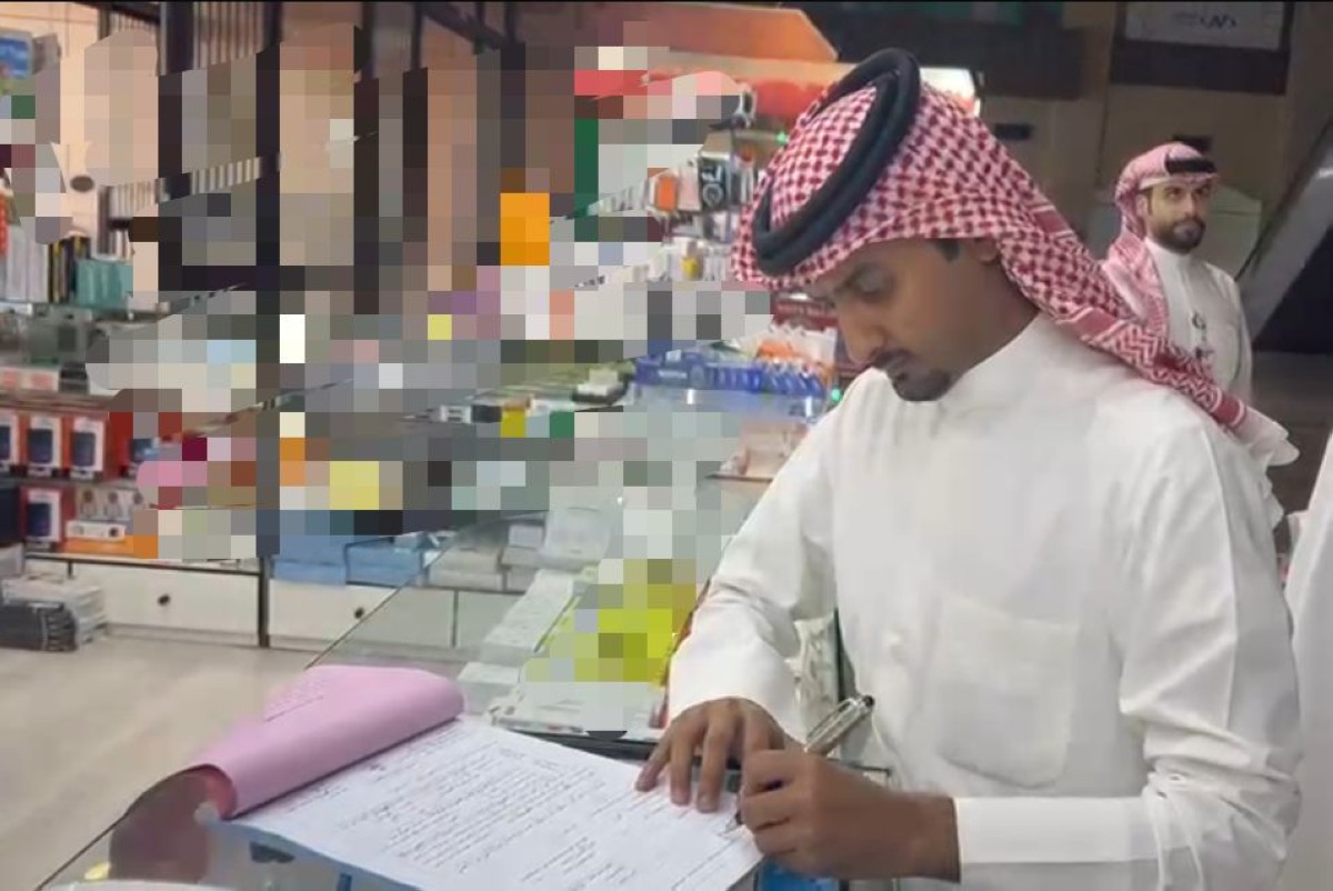 'البلدية': تحرير  40 مخالفة لاشتراطات لائحة الإعلانات في 'مبارك الكبير'