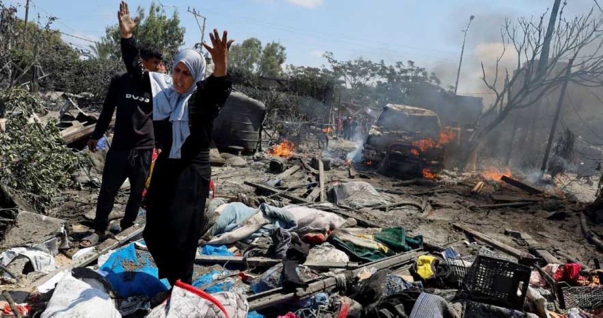 العدو يقصف خيمة نازحين في خان يونس