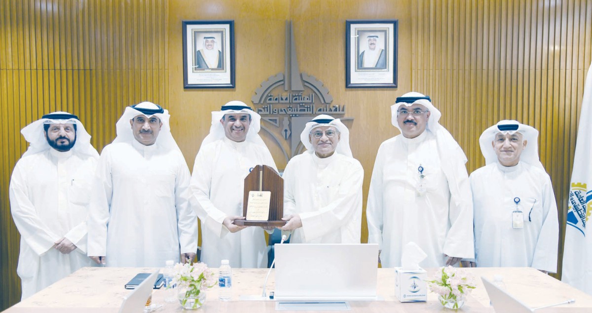 الجلال: تطوير البرامج العلمية والتخصصات بما يتناسب وسوق العمل