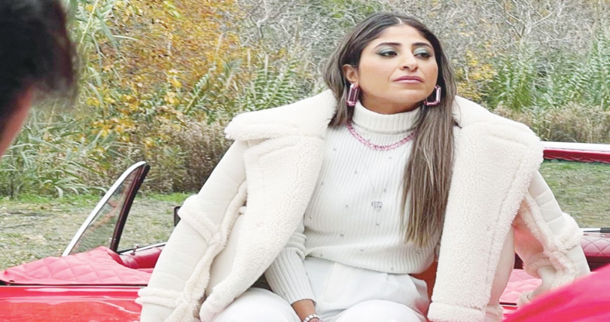 شجون الهاجري تمتدح عبدالله عبدالرضا