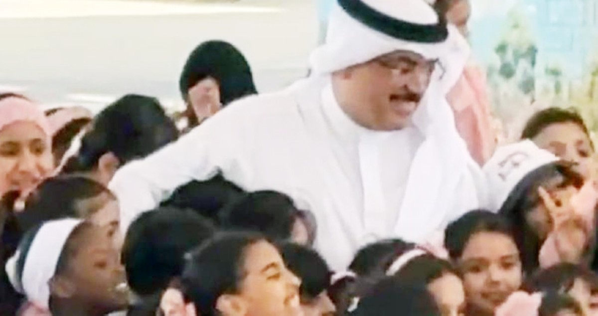 الطبطبائي يوقف قرارات نقل وندب الموظفين في 'التربية'