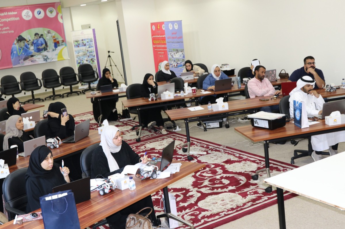 'ملست آسيا' ينظم دورة تدريبية لمعلمي مسابقة الروبوت المدرسية