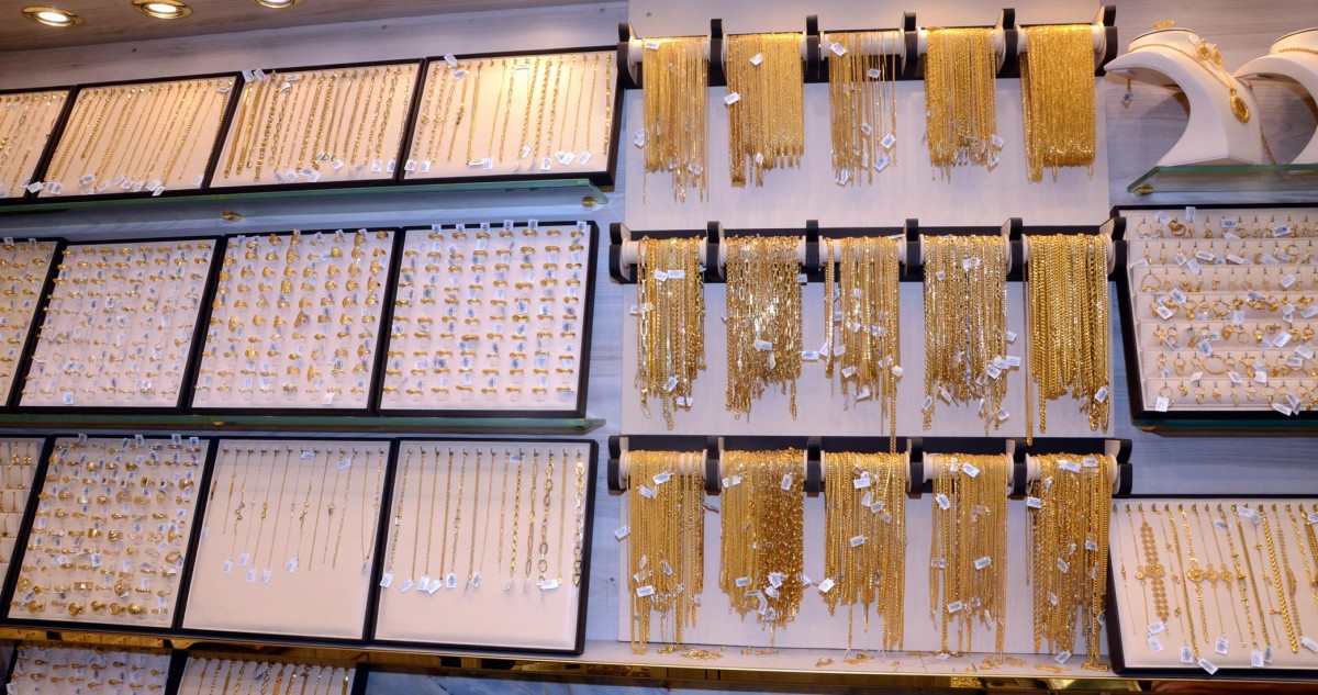 3 أسباب وراء هبوط أسعار الذهب في السوق المحلي