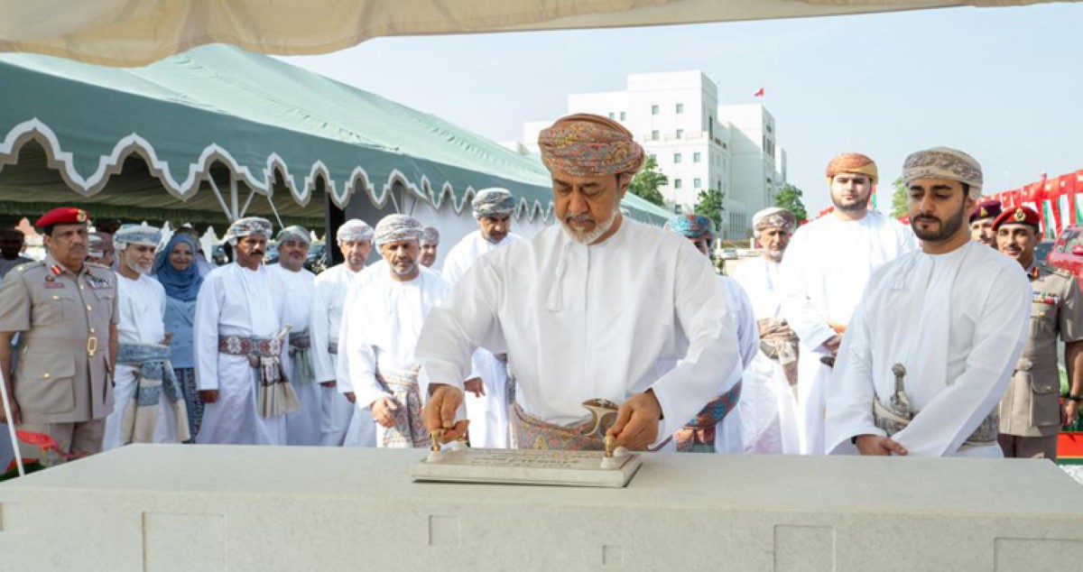 عُمان... عراقة التاريخ ترفد أصالة الحاضر وتستشرف آفاق المستقبل