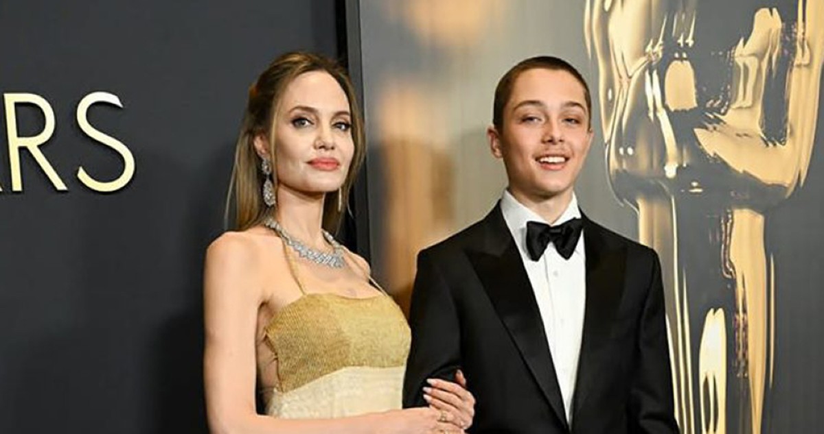 أنجلينا جولي ونوكس نجل براد بيت يسرقان الأضواء