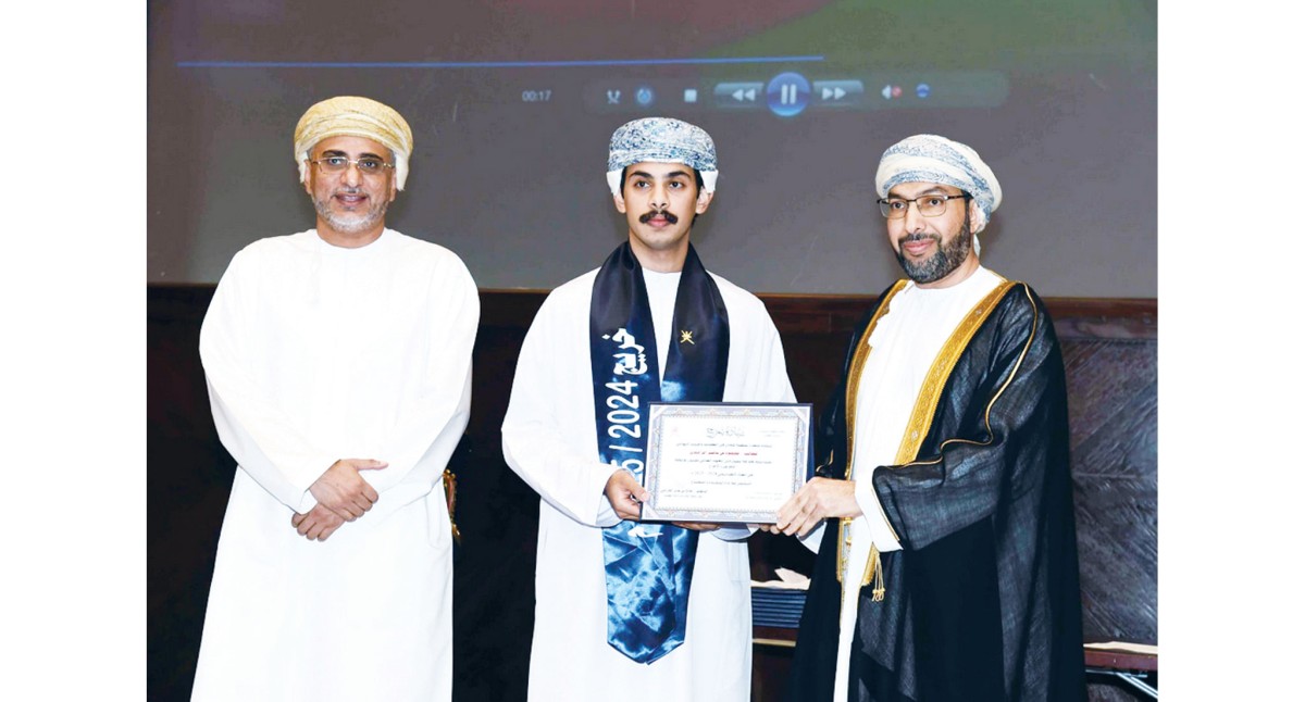 السفارة العُمانية تحتفي بمتفوقيها وخريجيها في الكويت