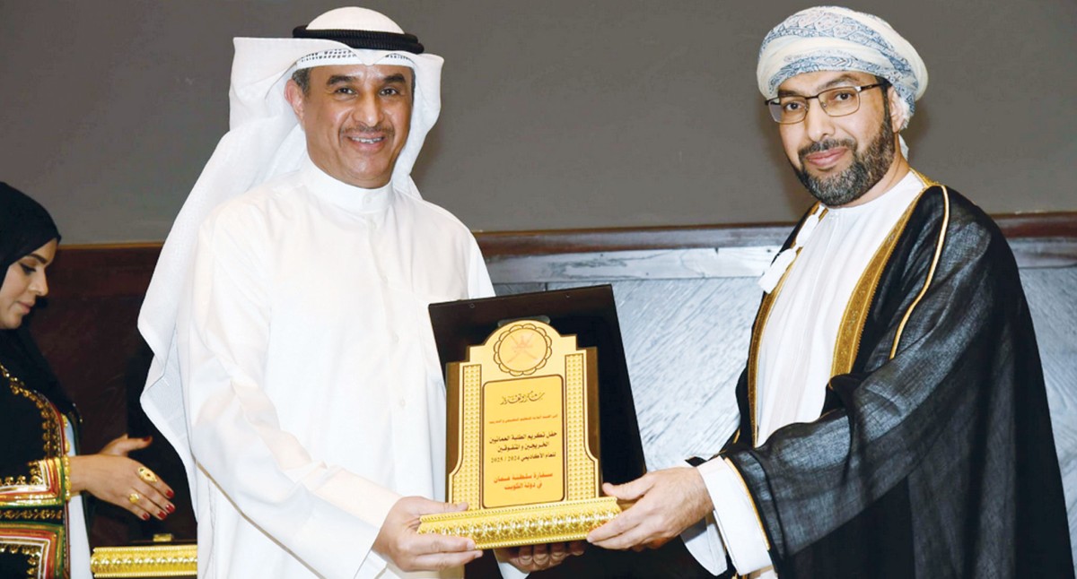 السفارة العُمانية تحتفي بمتفوقيها وخريجيها في الكويت