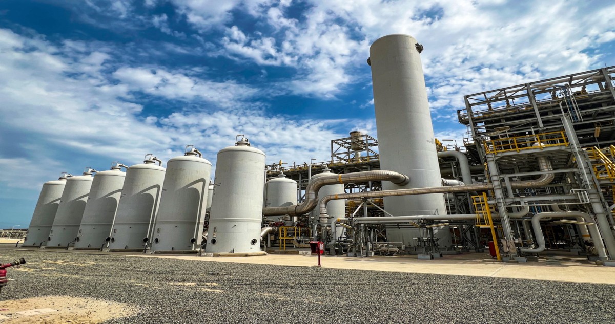 'مؤسسة البترول' تواجه 'الترامبية النفطية' بالتوسع بتروكيماوياً