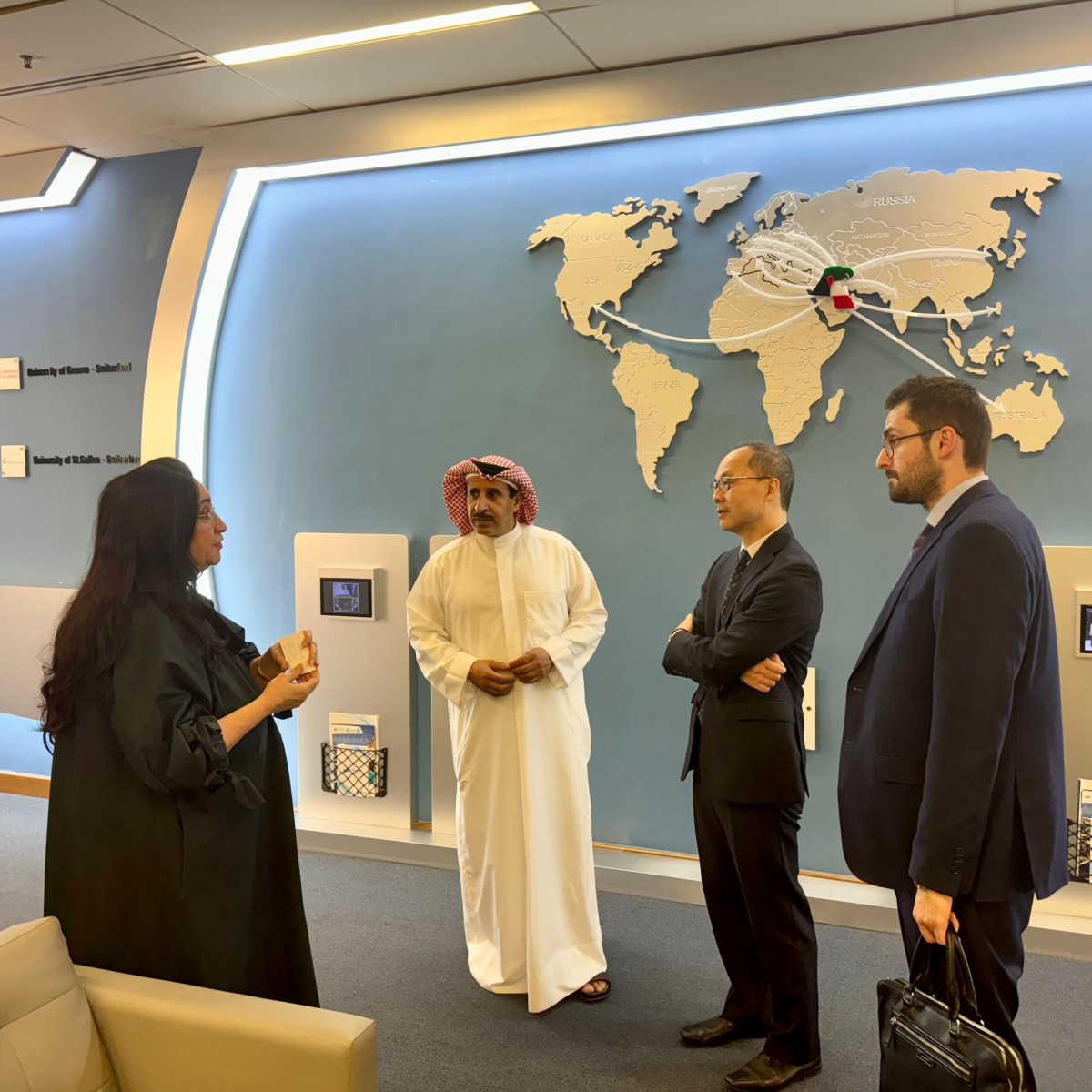 'العلوم الإدارية' بحثت دعم المشاريع الصغيرة والمتوسطة مع وفد زائر من هونغ كونغ