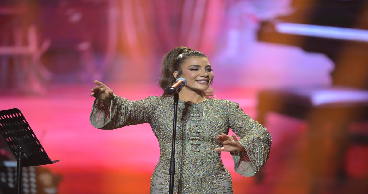 أصالة أشعلت مسرح الأرينا... 'اشتقت لكم' أكثر من مرة