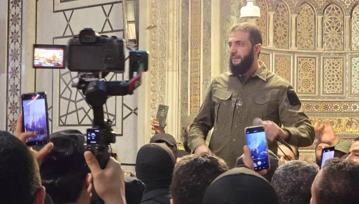 الشرع من المسجد الأموي: الأسد ترك سورية مزرعة للأطماع الإيرانية