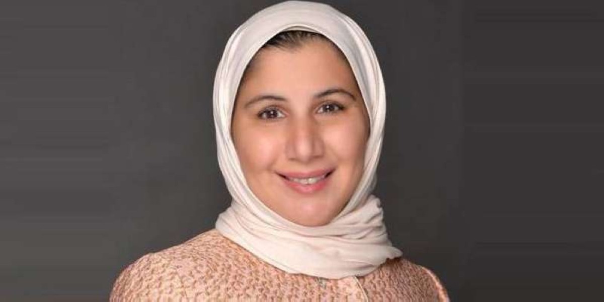 الفارسي تسأل عن معايير تخصيص السكن العائلي للأئمة والمؤذنين