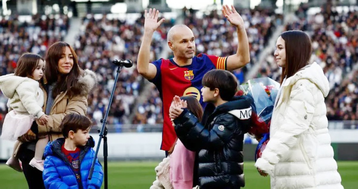 إنييستا ودّع الملاعب في طوكيو