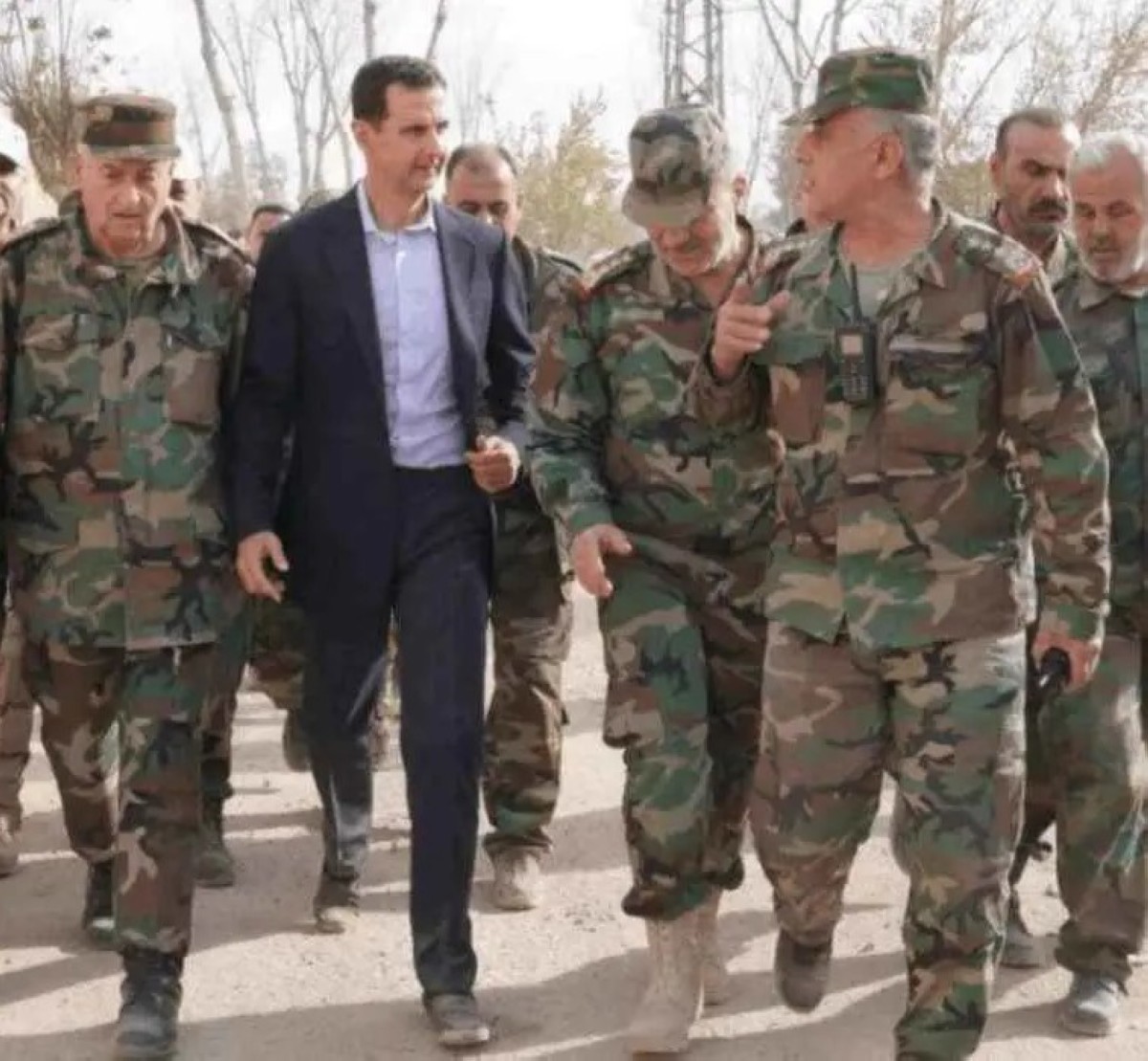 بعد سنوات من قمع المتظاهرين..قائد الحرس الجمهوري في النظام السوري السابق سلّم أسلحته