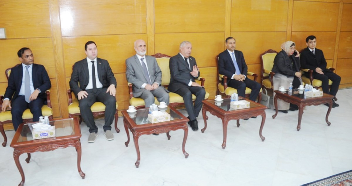 السفارة الهندية استقبلت المعزين برئيس وزرائها الأسبق