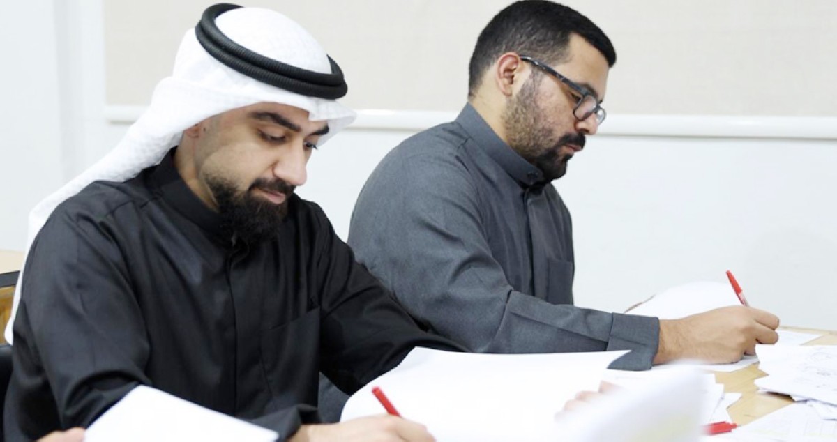 طلبة الصف الثاني عشر يواصلون اختباراتهم بسلاسة ويسر