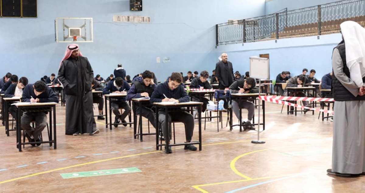 طلبة الصف الثاني عشر يواصلون اختباراتهم بسلاسة ويسر