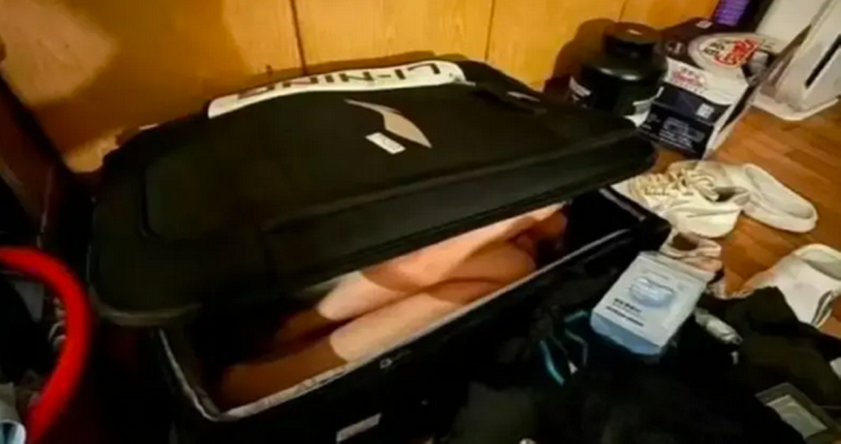 إيقاف لاعب صيني حاول تهريب صديقته في حقيبة سفر