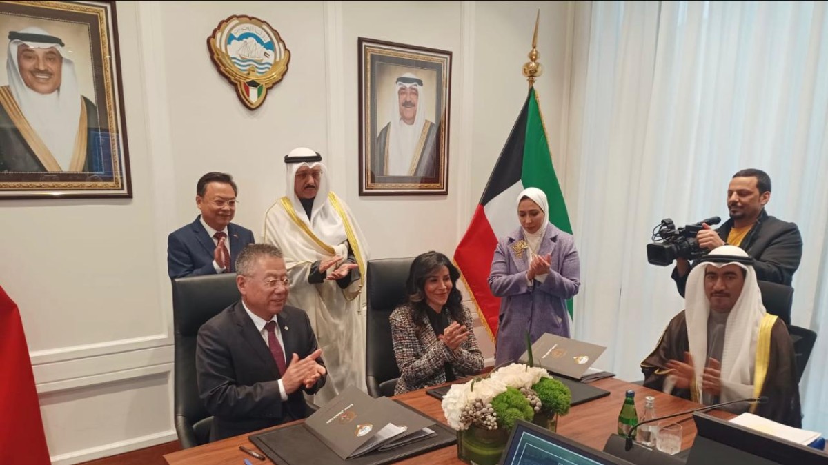 وزيرة الأشغال توقع عقد مشروع ميناء مبارك الكبير: سيساهم في استعادة الكويت دورها التجاري والمالي الإقليمي ويوفر وظائف للمواطنين