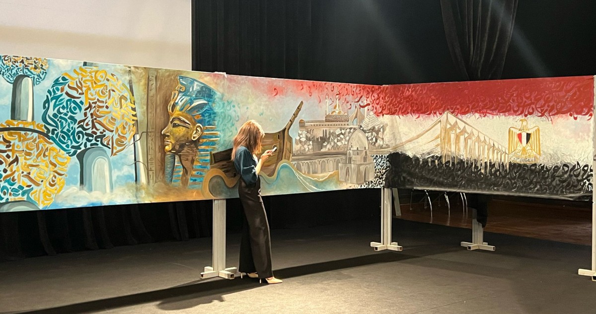 25 فناناً رسموا جدارية 'معاً في حب الكويت'