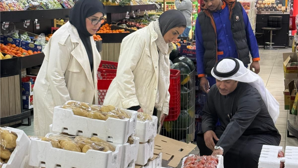 الحويلة تفاجئ بعض التعاونيات بزيارات للتحقق من التزام العروض الرمضانية بقرارات 'الشؤون'