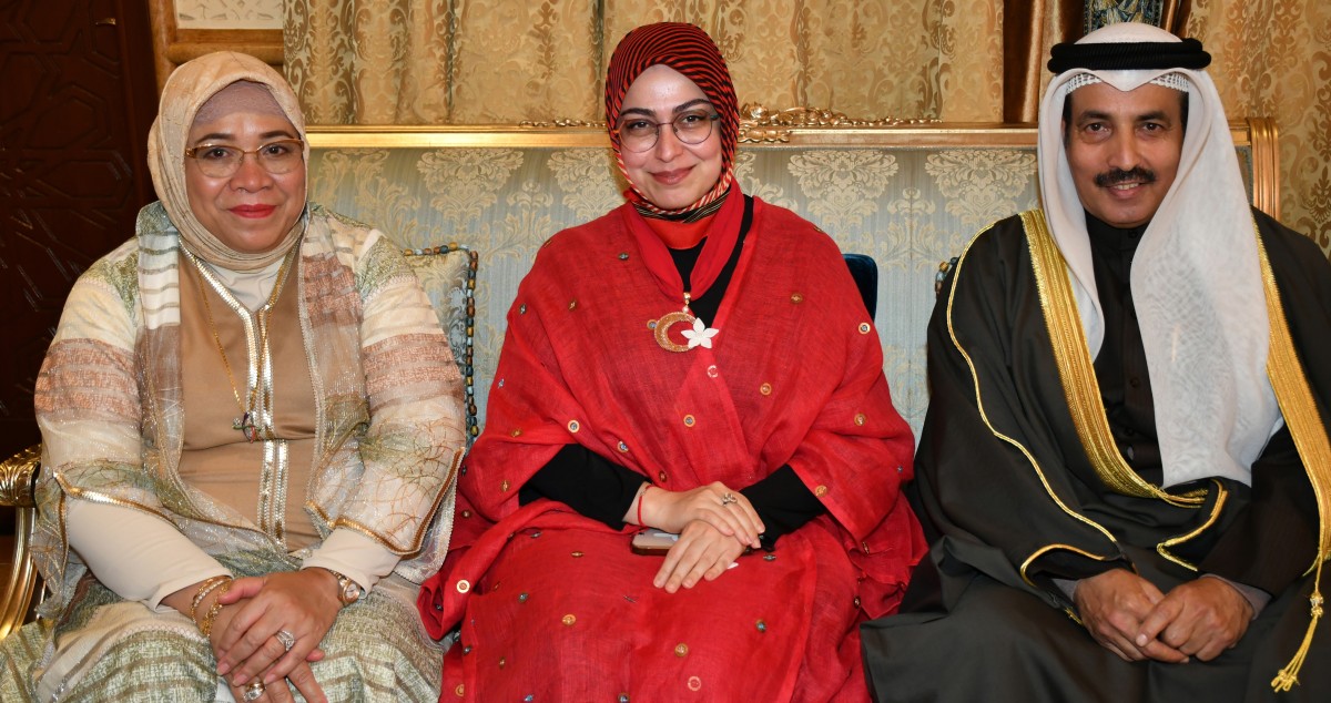 ديوانية سفارة البحرين استقبلت المهنئين بالشهر