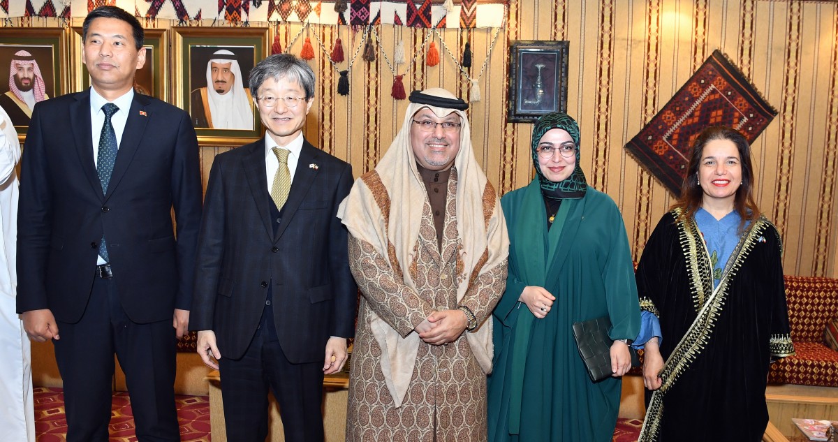 السفارة السعودية استقبلت المهنئين... روح التآخي تتجلى في رمضان