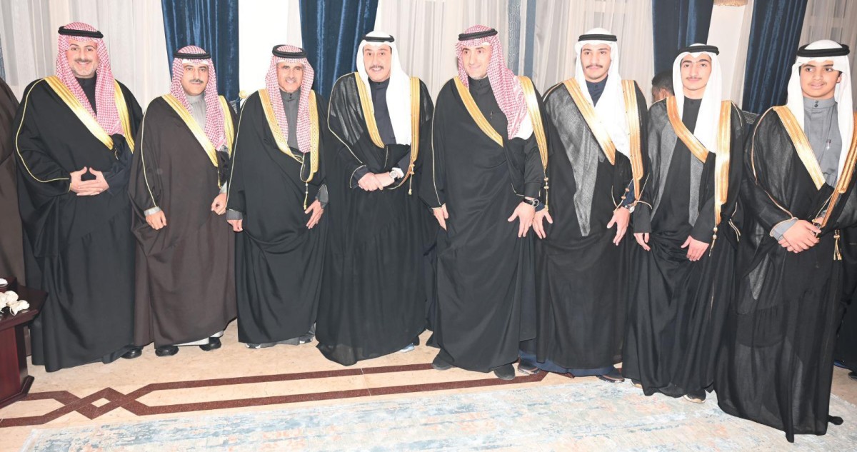 فيصل الحمود وإخوانه يستقبلون المهنئين برمضان