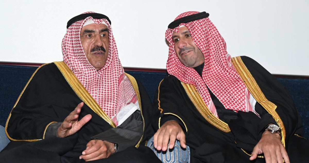 فيصل الحمود وإخوانه يستقبلون المهنئين برمضان