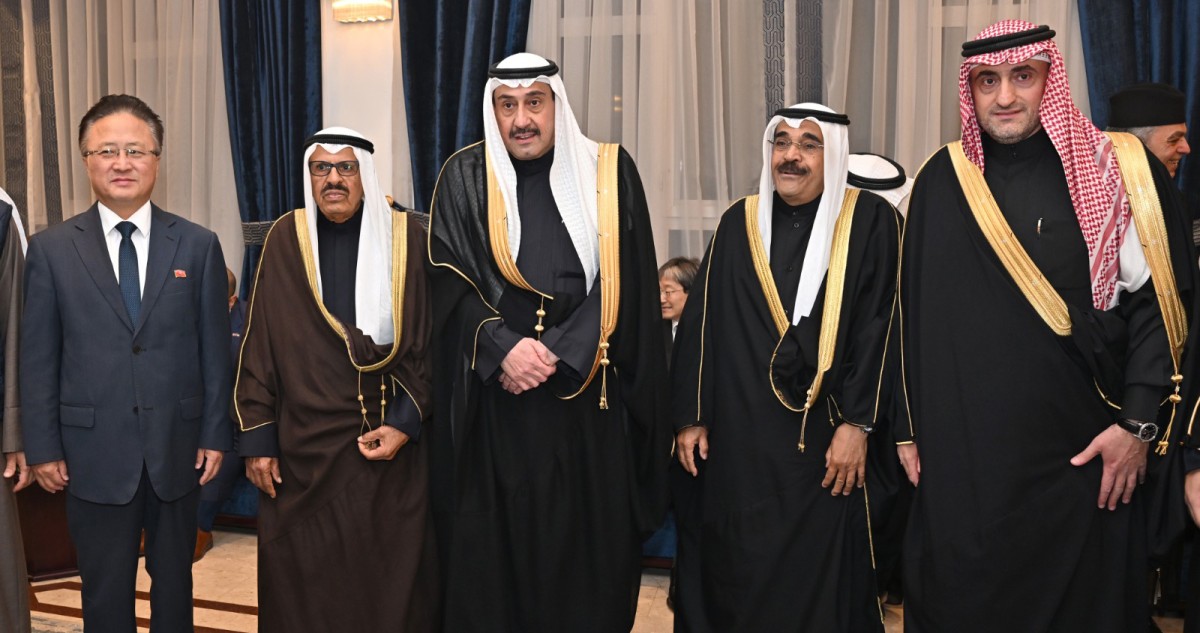 فيصل الحمود وإخوانه يستقبلون المهنئين برمضان