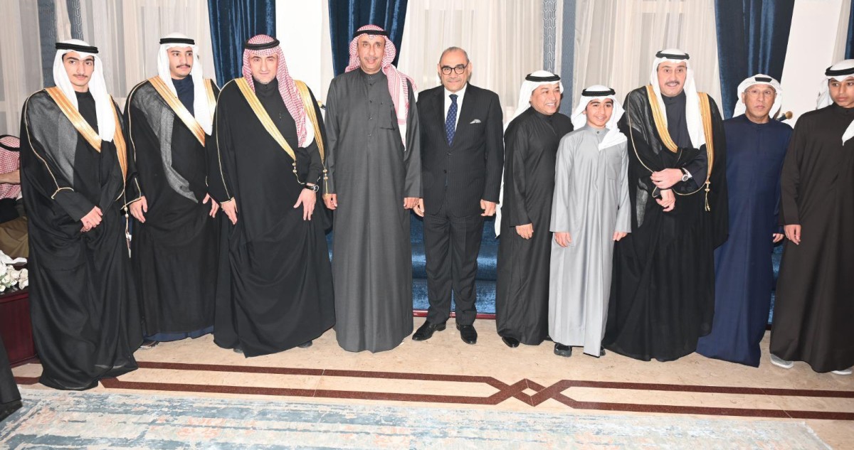 فيصل الحمود وإخوانه يستقبلون المهنئين برمضان