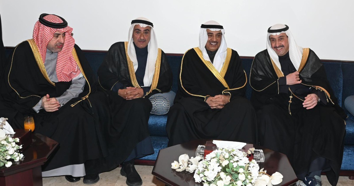 فيصل الحمود وإخوانه يستقبلون المهنئين برمضان