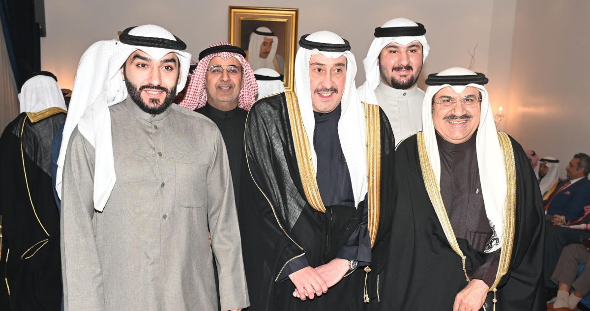 فيصل الحمود وإخوانه يستقبلون المهنئين برمضان