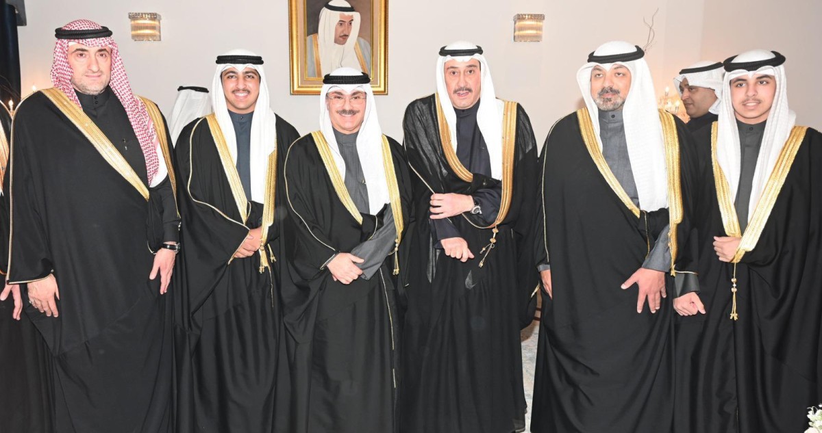 فيصل الحمود وإخوانه يستقبلون المهنئين برمضان