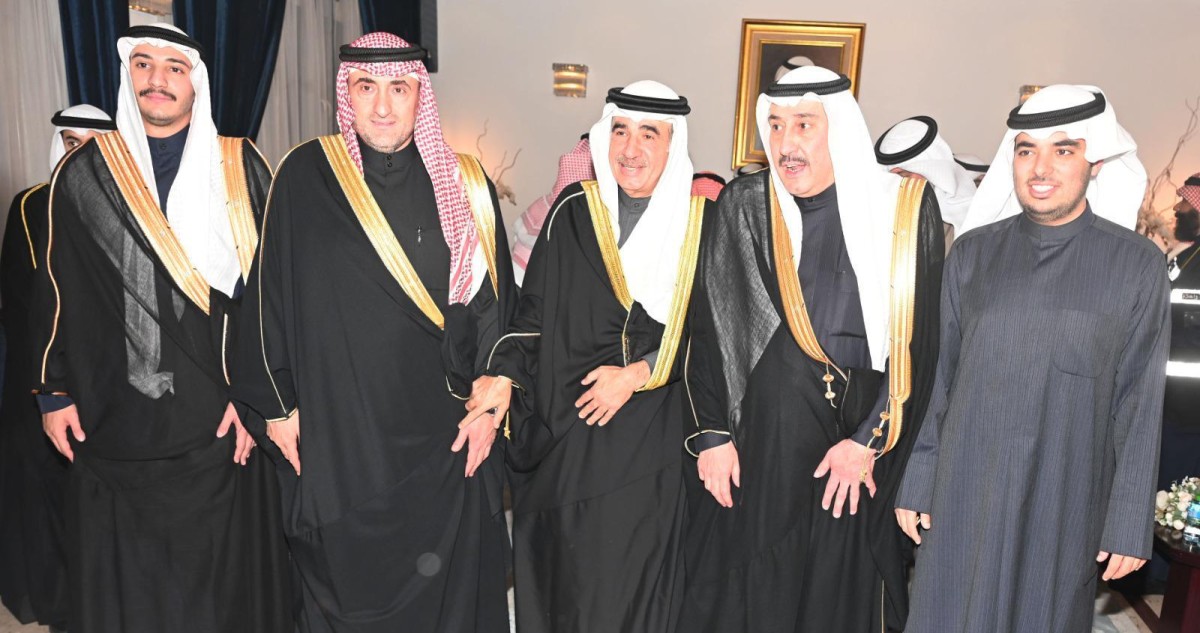 فيصل الحمود وإخوانه يستقبلون المهنئين برمضان