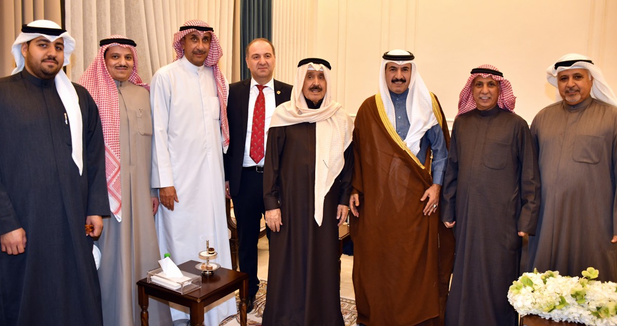 ديوان مهنا العدواني يستقبل المهنئين بالشهر الفضيل