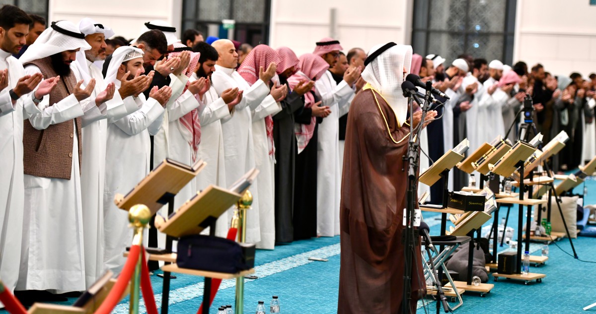 المساجد عامرة بالمتهجدين ليلة الـ 25 ... اللهم اعتق رقابنا