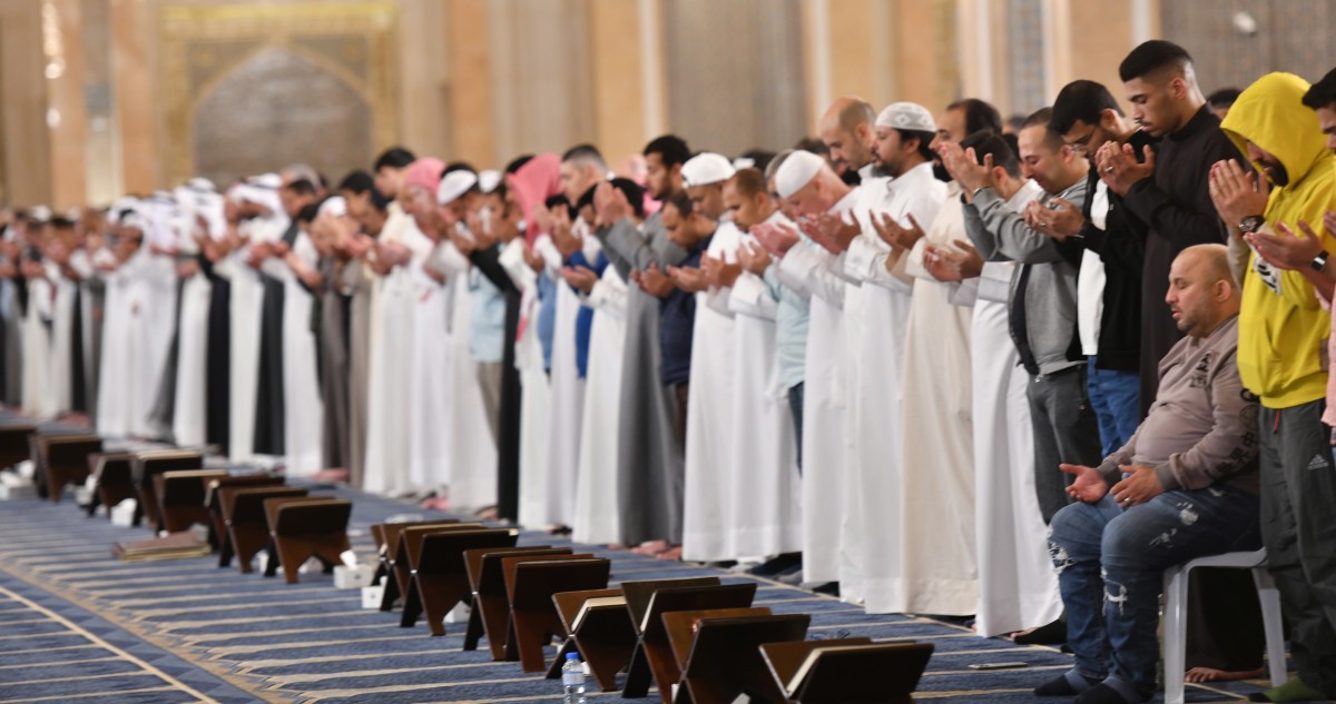 المتهجدون أحيوا ليلة الـ 26 : اللهم تقبل صيامنا وقيامنا