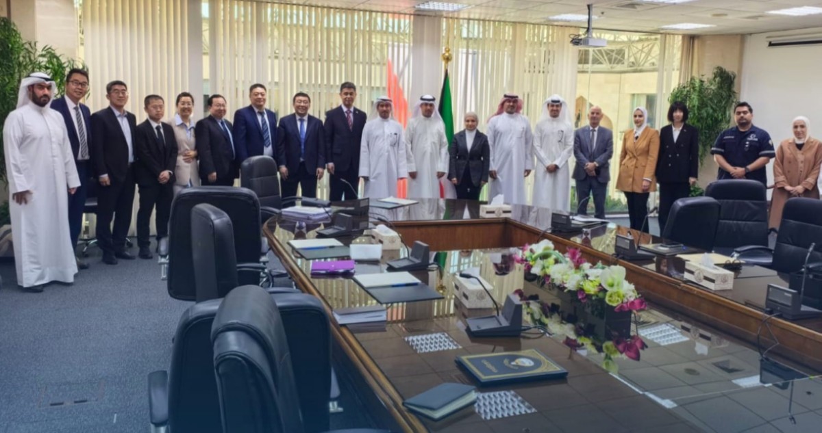 'الأشغال' تبحث مع وفد صيني تنفيذ محطة تنقية كبد