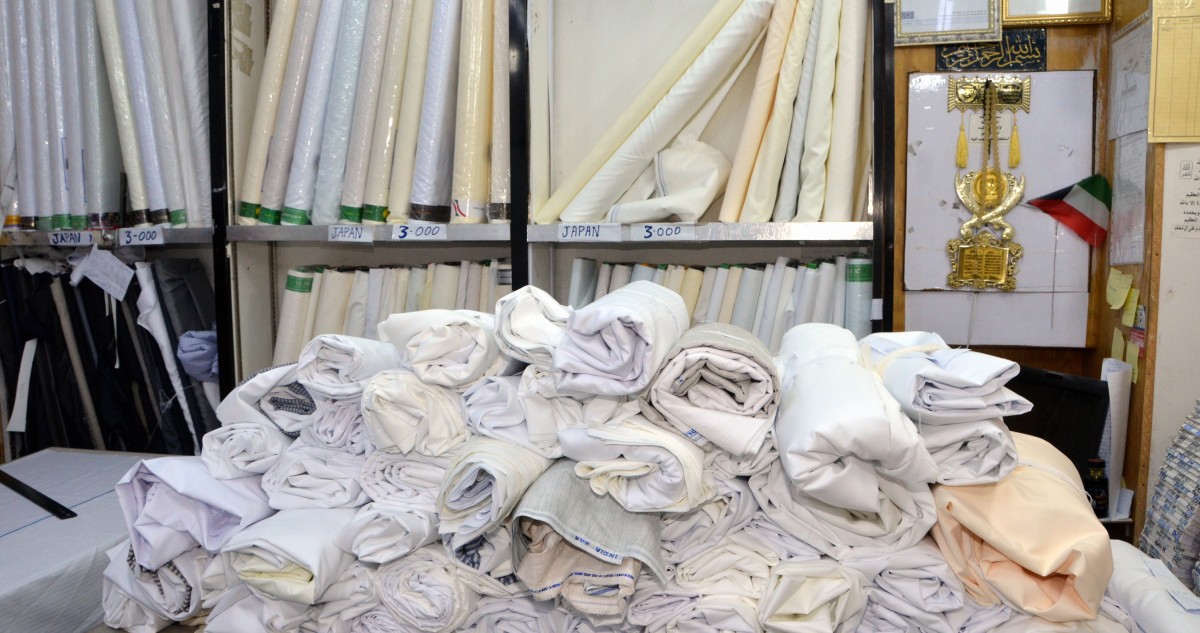 'تسونامي الغلاء' يضرب سوق الأقمشة والدشاديش