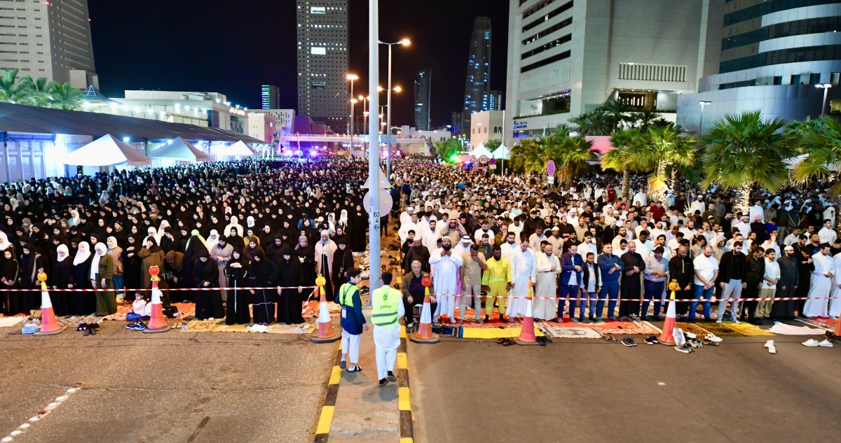 140 ألف مصلٍّ التمسوا ليلة القدر في المسجد الكبير