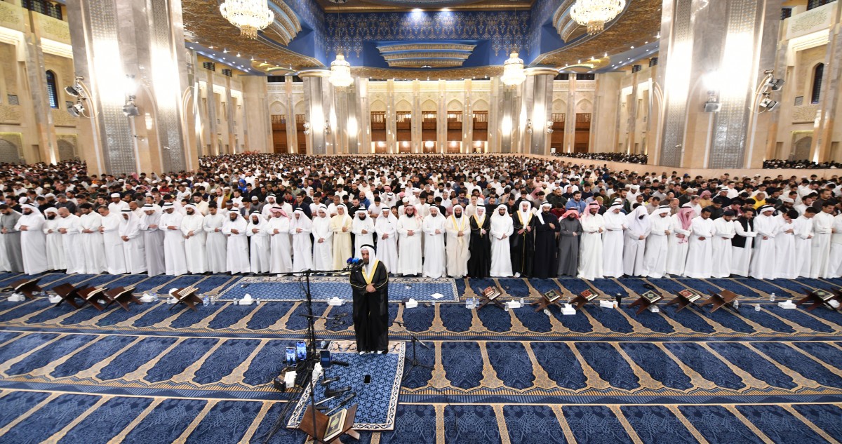 140 ألف مصلٍّ التمسوا ليلة القدر في المسجد الكبير