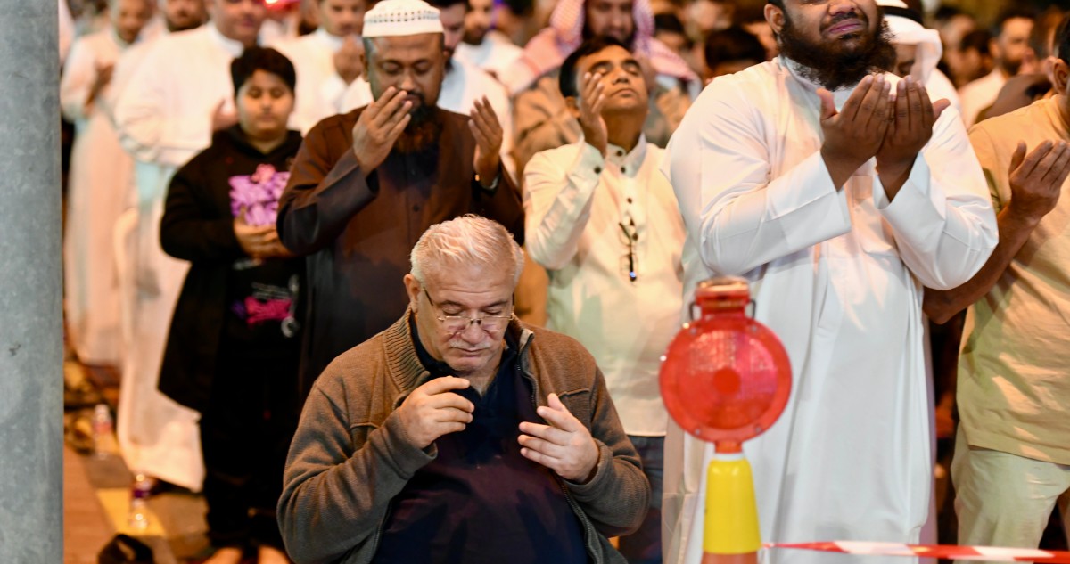 140 ألف مصلٍّ التمسوا ليلة القدر في المسجد الكبير