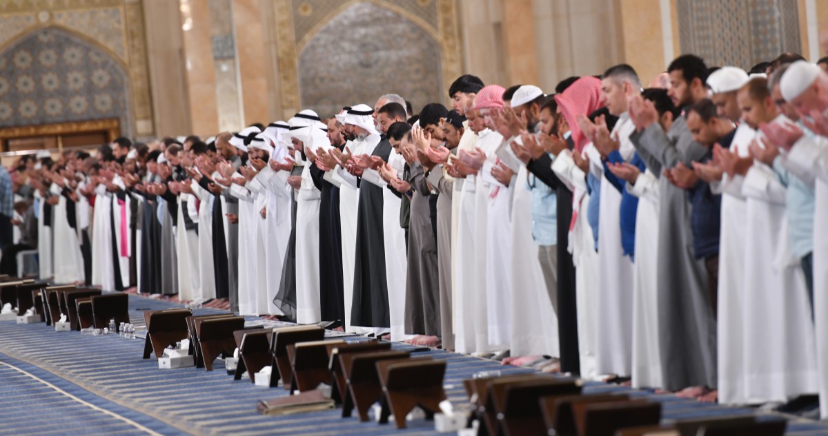 9330 متهجداً أحيوا ليلة 29 رمضان في المسجد الكبير