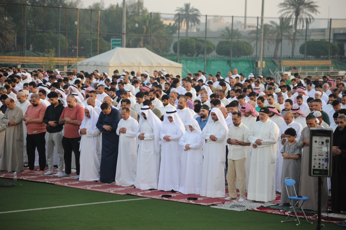 وسط أجواء من البهجة والتكبير&hellip; المصلون يؤدون صلاة عيد الفطر في الساحات والمساجد