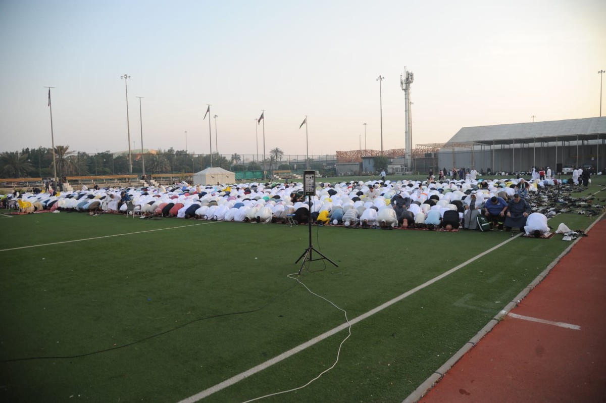 وسط أجواء من البهجة والتكبير&hellip; المصلون يؤدون صلاة عيد الفطر في الساحات والمساجد