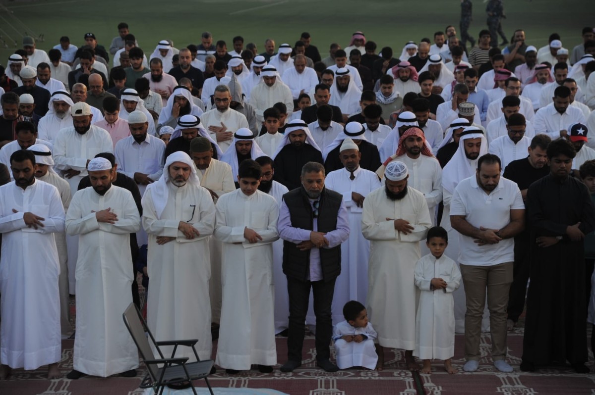 وسط أجواء من البهجة والتكبير&hellip; المصلون يؤدون صلاة عيد الفطر في الساحات والمساجد