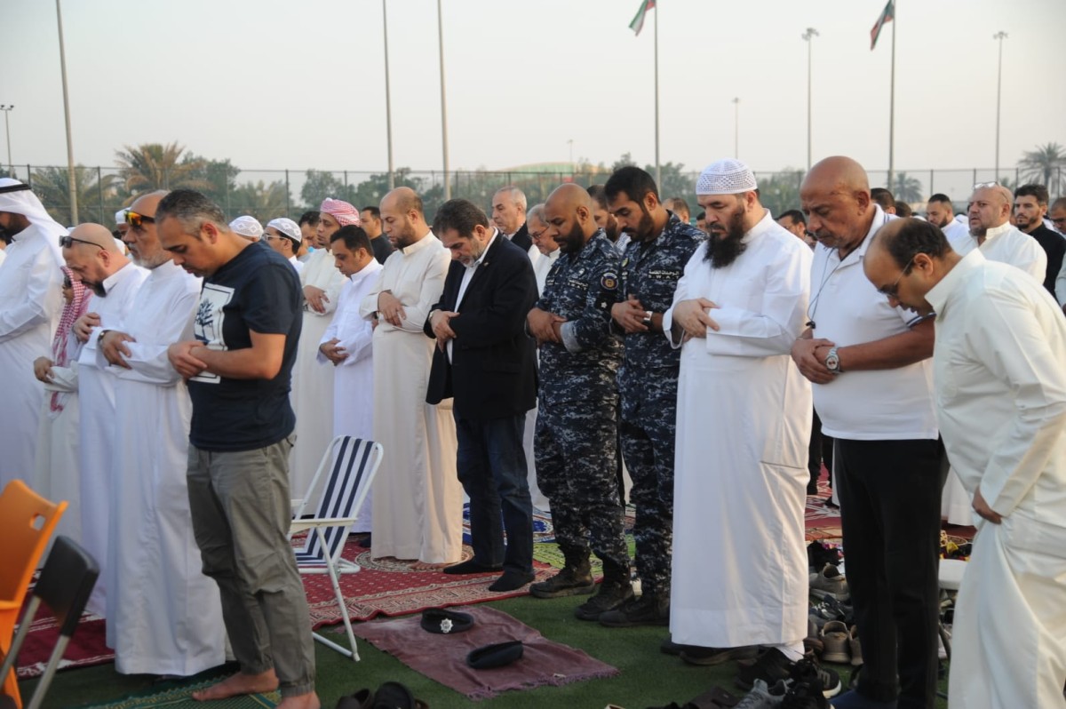 وسط أجواء من البهجة والتكبير&hellip; المصلون يؤدون صلاة عيد الفطر في الساحات والمساجد