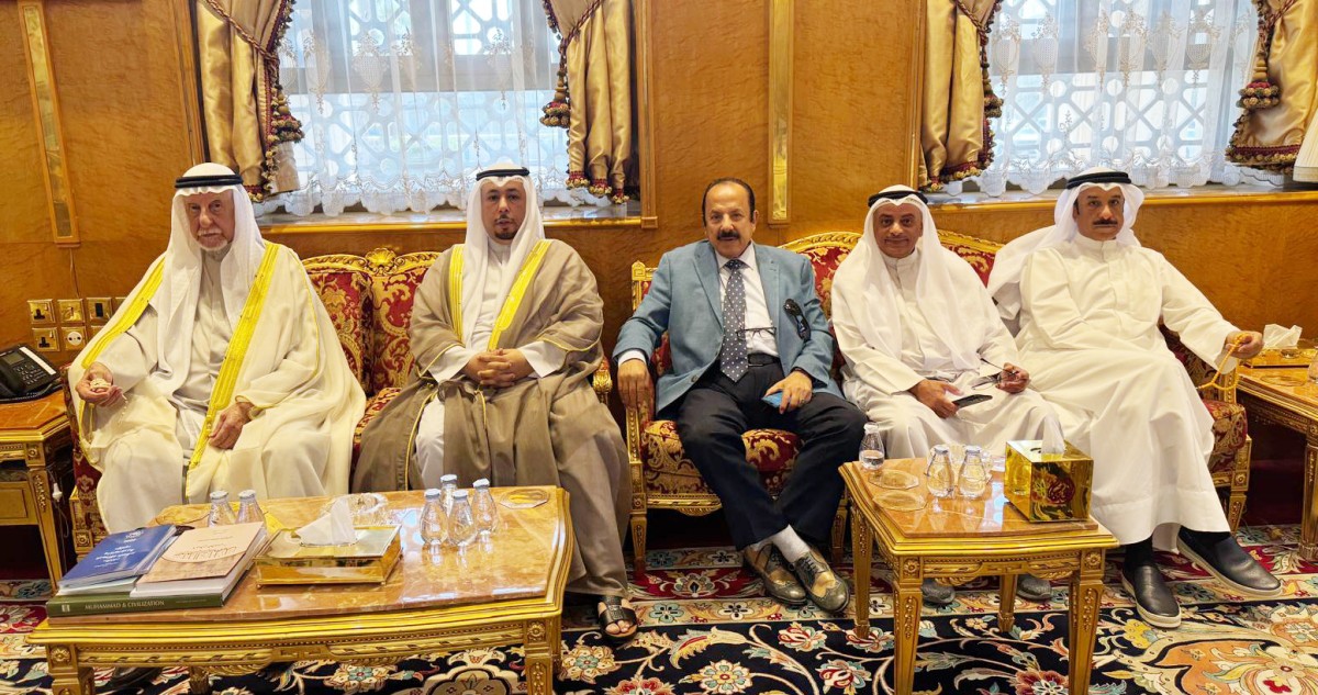 عبدالعزيز الغنام وإخوانه يستقبلون المهنئين بالعيد